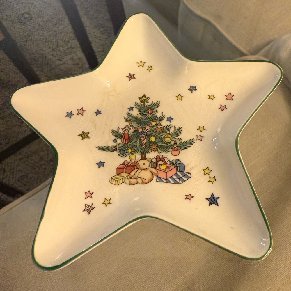 Nikko Ceramics Star Dish with Christmas Tree and Gifts